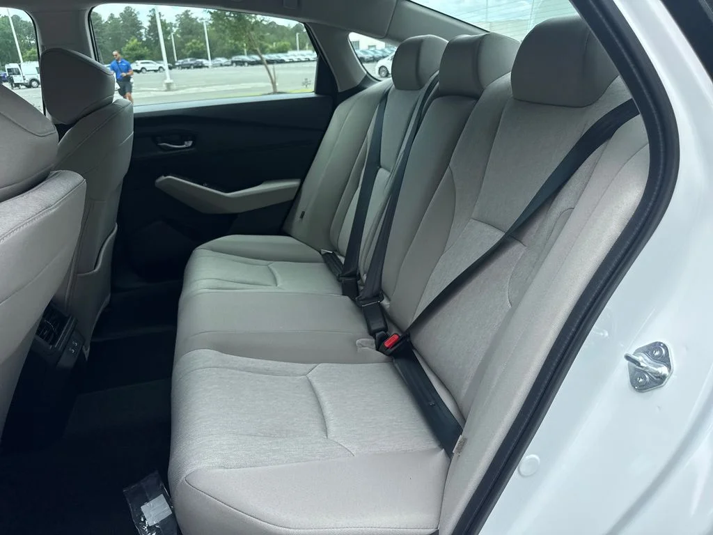 Used 2026 Platinum White Pearl Honda LX image 32