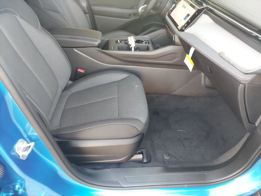 New 2026 Hydro Blue Pearl-Coat Exterior Paint Jeep Laredo image 33