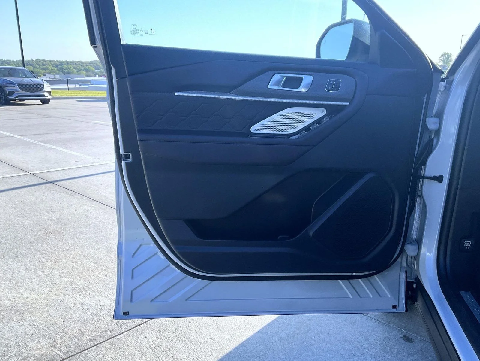 Used 2025 White Ford Platinum image 10