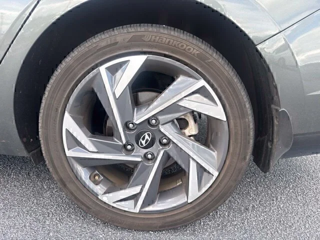 Used 2025 Gray Hyundai SEL Sport image 10
