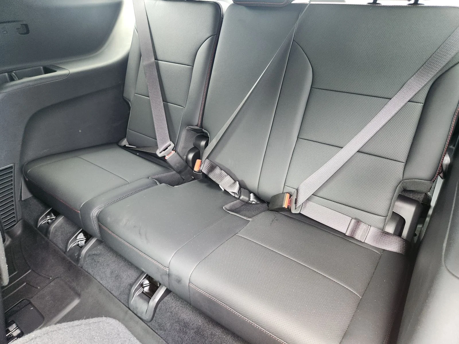 Used 2025 Gray Chevrolet Z71 image 28