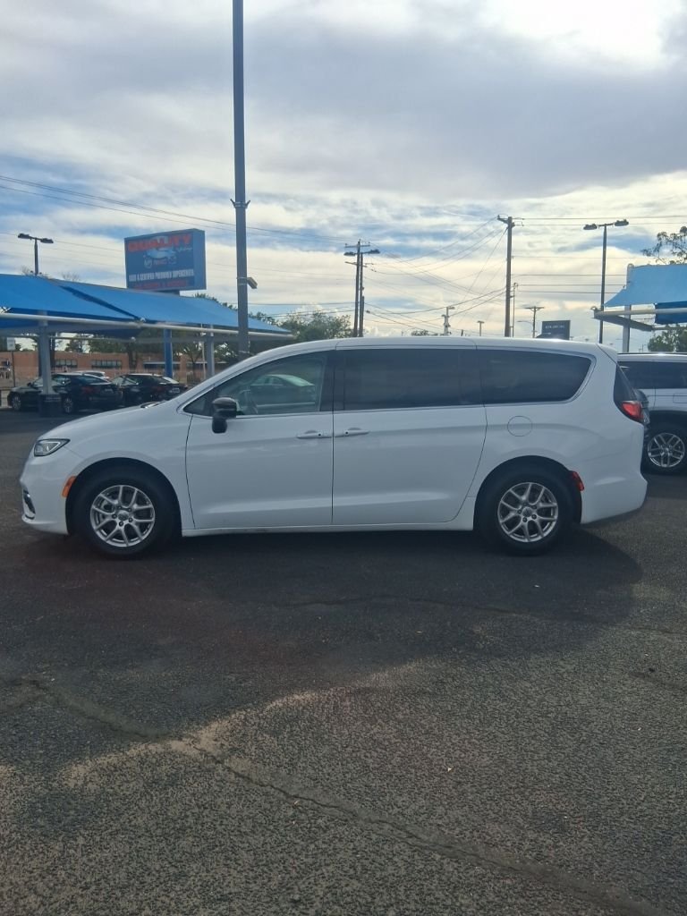 Used 2024 White Chrysler Touring L image 2
