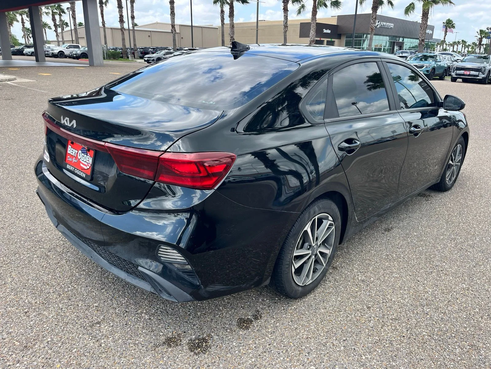 Used 2023 Black Kia LXS image 11