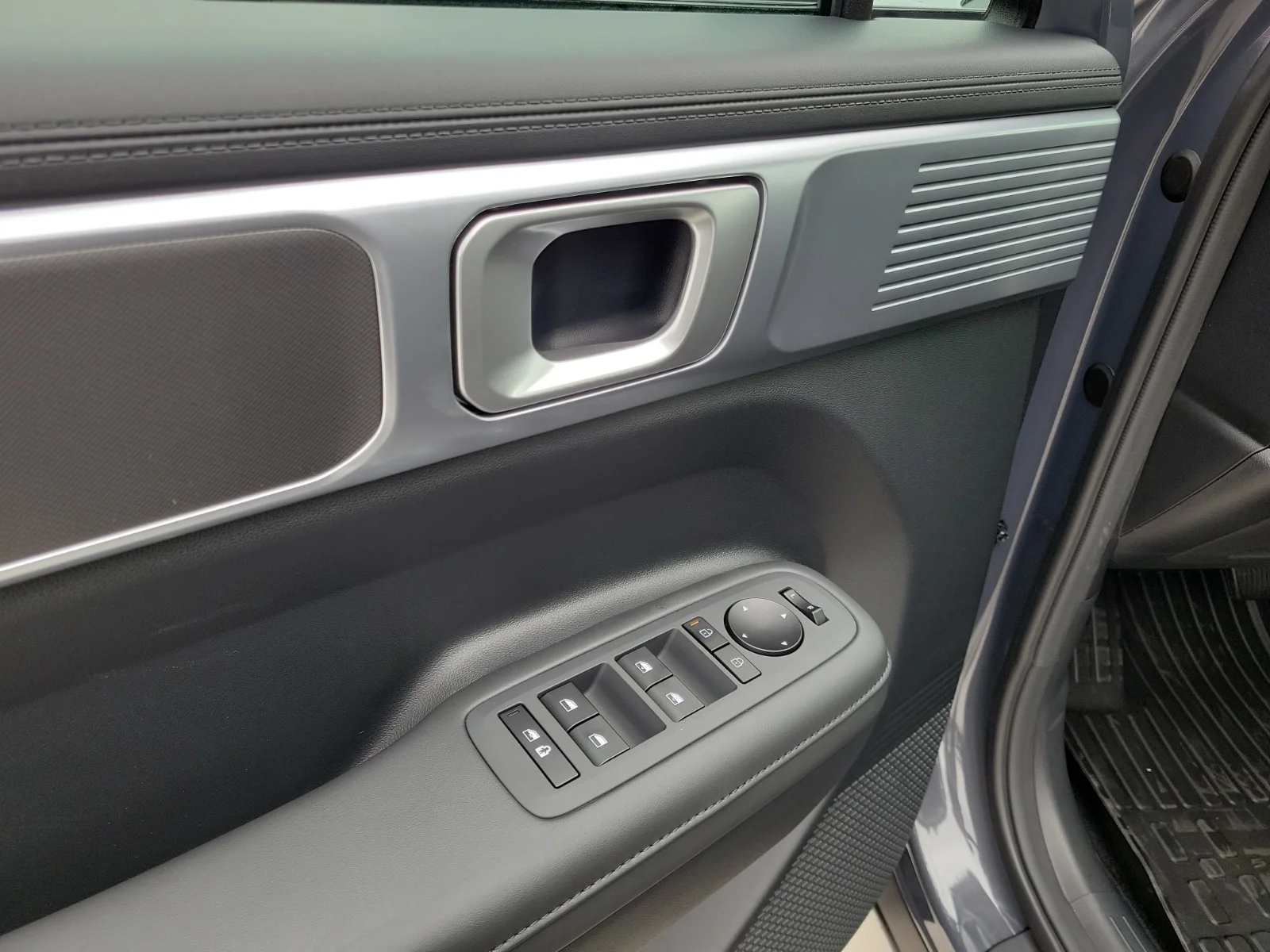 New 2027 Ecotronic Gray Hyundai SEL 4dr Front-Wheel Drive image 11