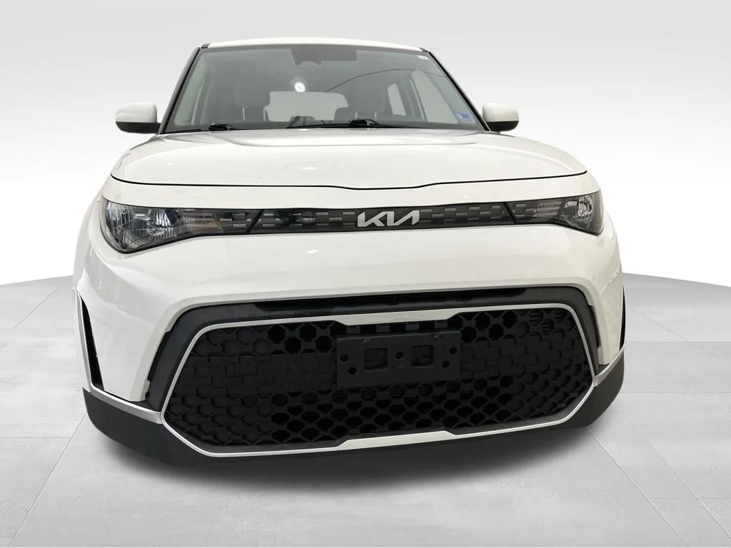 Used 2023 White Kia LX image 9