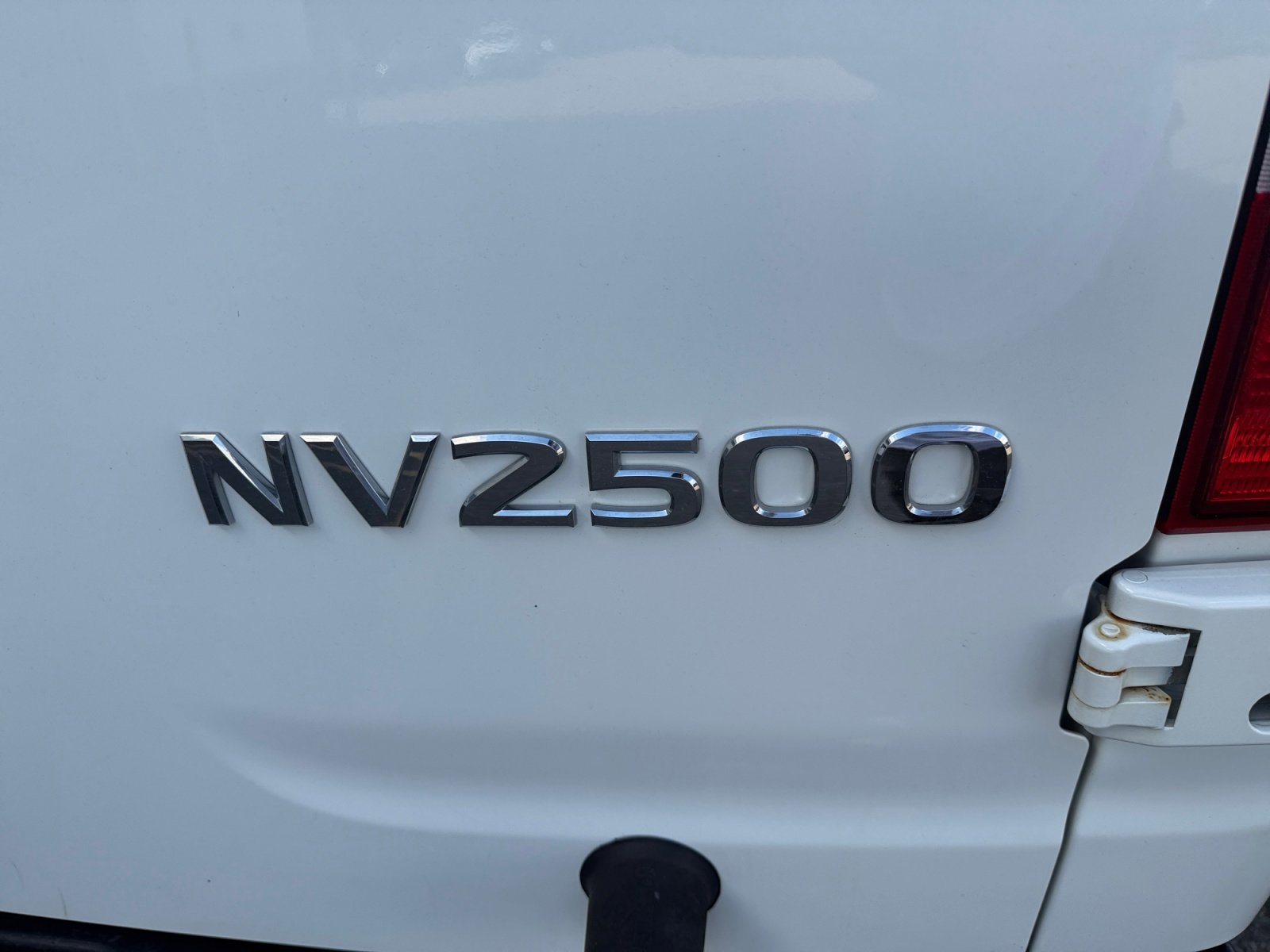Used 2020 White Nissan SV image 36