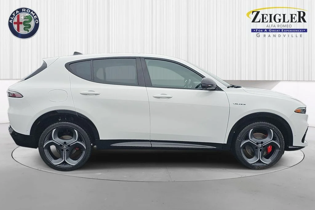 New 2026 Milano White Exterior Paint Alfa Romeo Veloce image 4