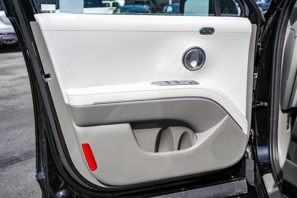 New 2026 Black Hyundai SEL Premium image 23