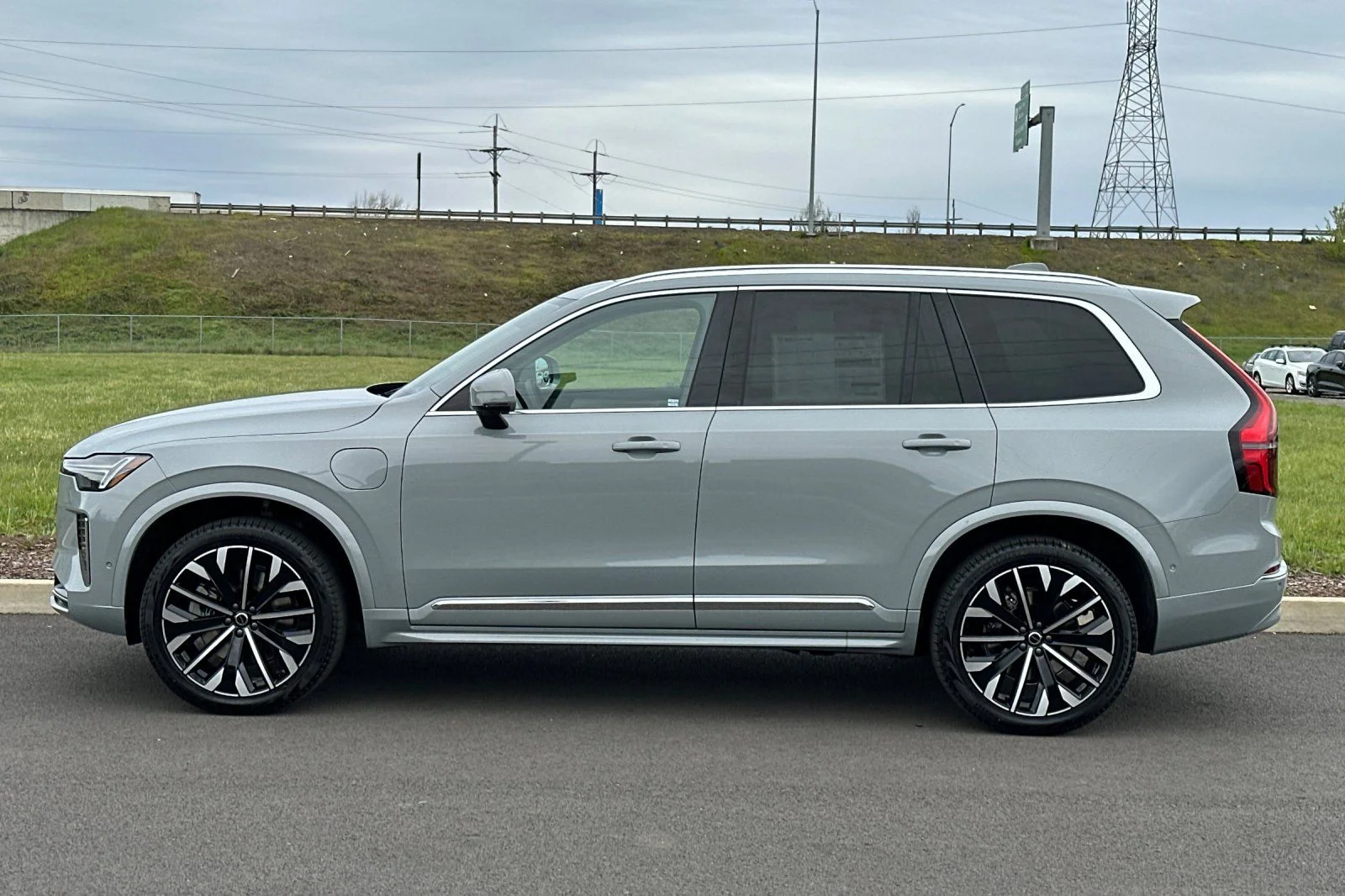 New 2026 Gray Volvo T8 Plus image 6