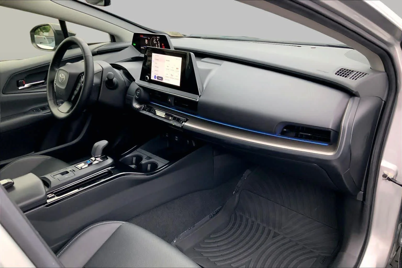 Used 2023 Cutting Edge Toyota XLE image 17
