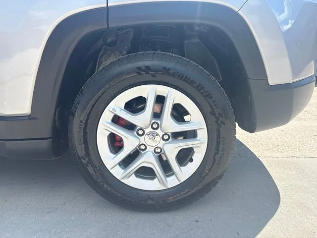 Used 2021 Silver Jeep Sport image 11