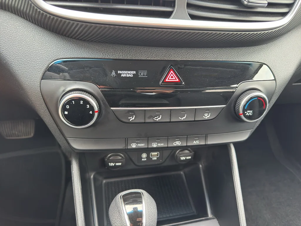 Used 2019 Black Noir Pearl Hyundai SE image 19