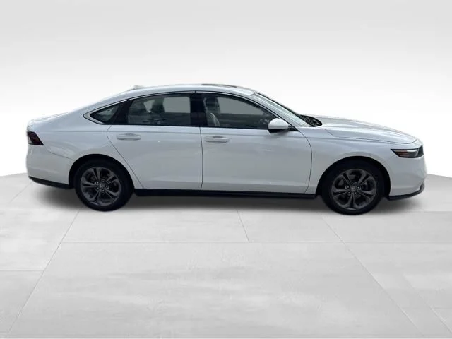 Used 2024 White Honda EX image 5