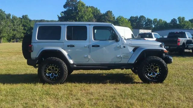 Used 2023 Silver Jeep Sahara image 9