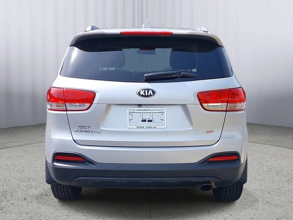 Used 2016 Silver Kia LX image 4