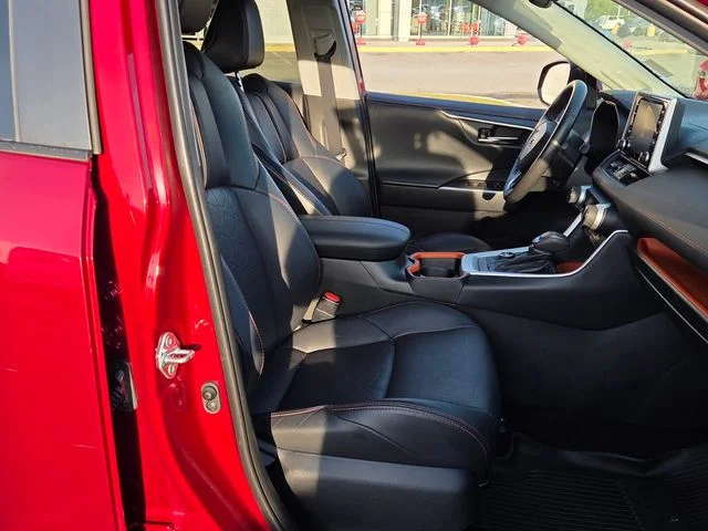 Used 2019 Red Toyota Adventure image 14