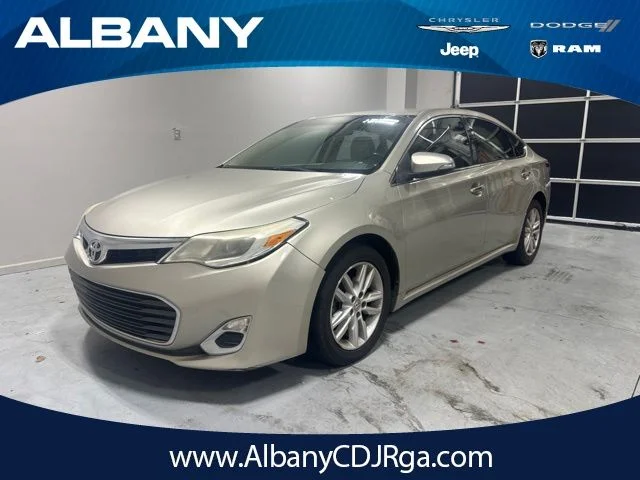 Used 2015 Silver Toyota XLE image 1