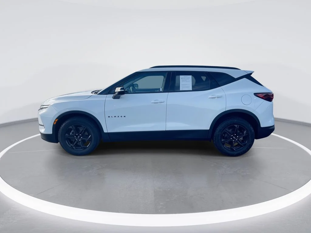Used 2023 White Chevrolet LT image 5