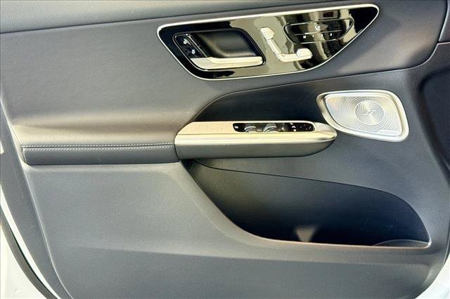 New 2026 Polar White Mercedes-Benz GLC 300 image 46