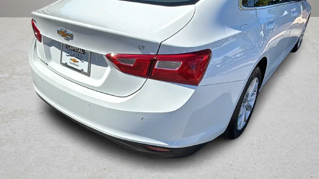 Used 2025 White Chevrolet LT image 33