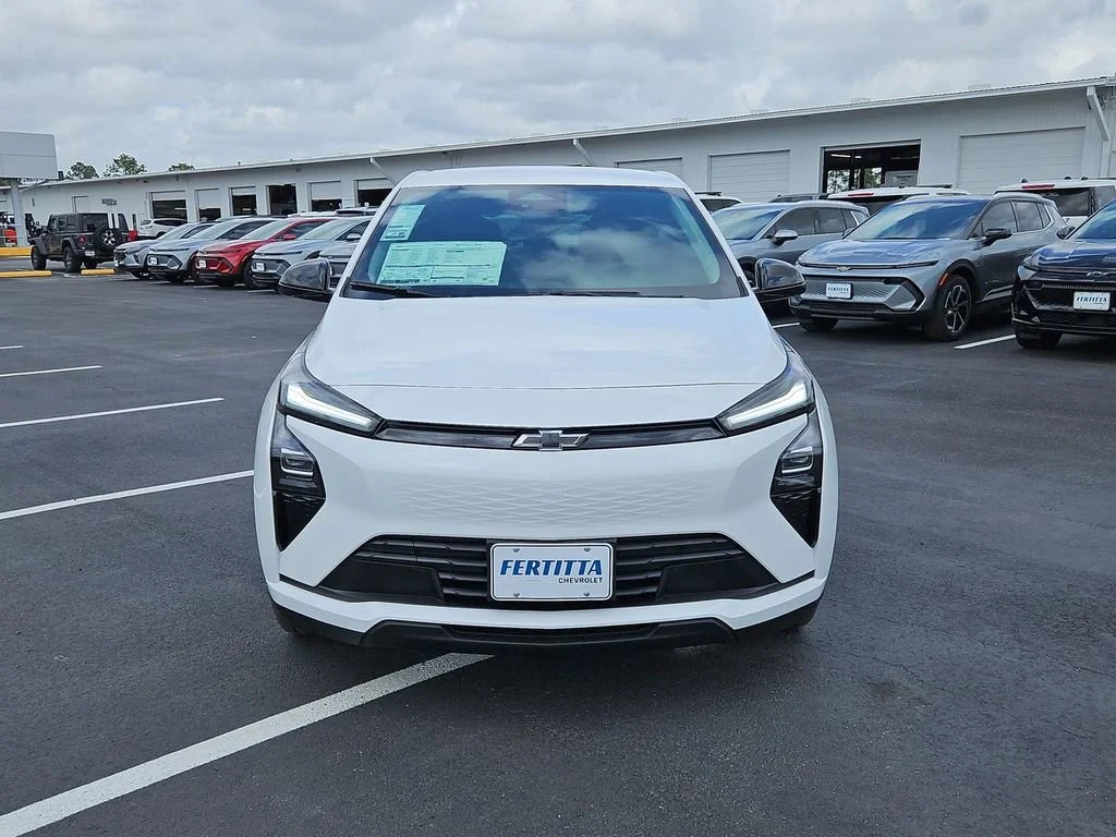 New 2027 Summit White Chevrolet LT image 20