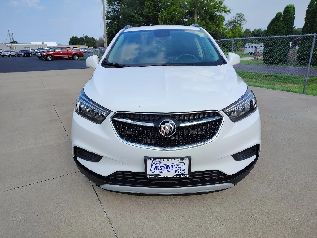 Used 2021 Summit White Buick Preferred image 8
