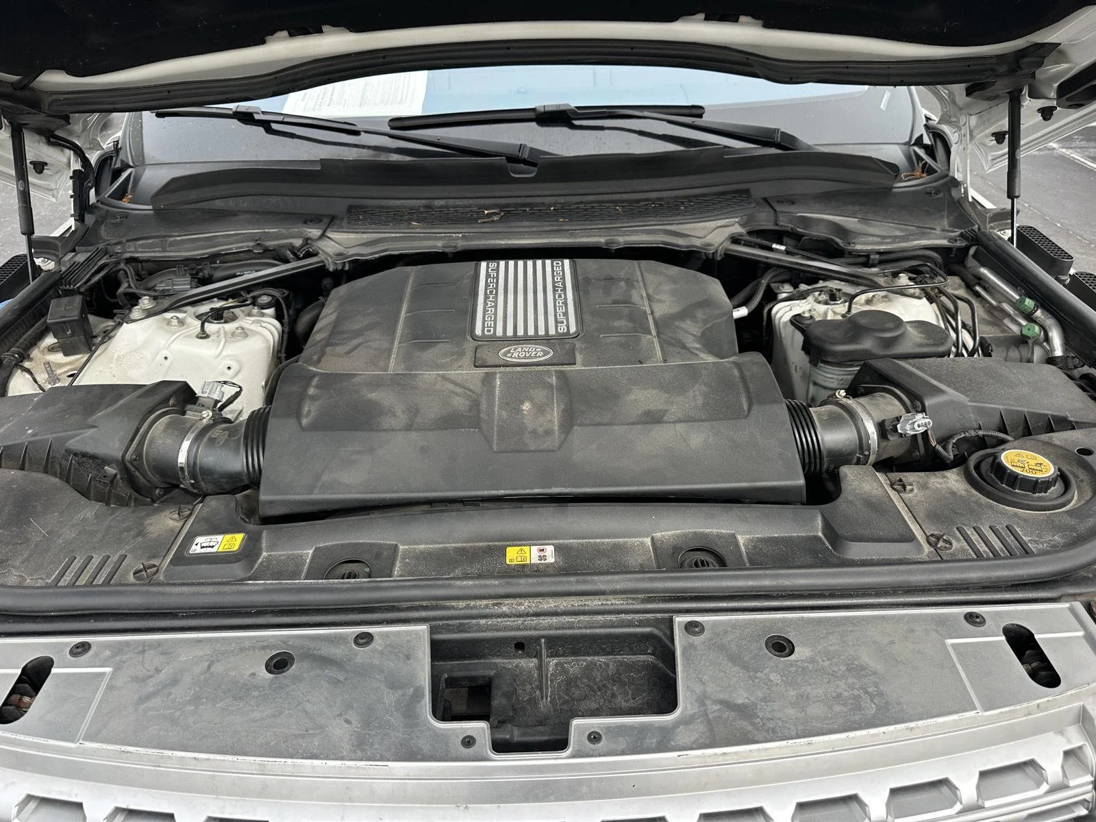 Used 2017 Fuji White Land Rover 5.0L V8 Supercharged image 41