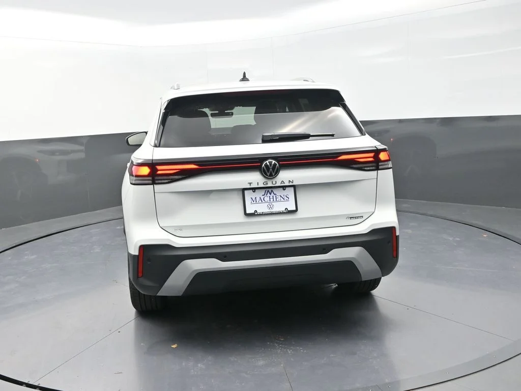 2026 Volkswagen Tiguan SE - Photo 9