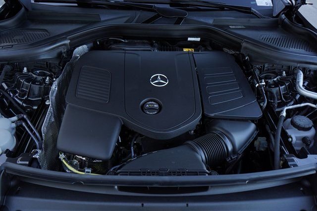 New 2026 Graphite Grey Metallic Mercedes-Benz GLC 300 image 32