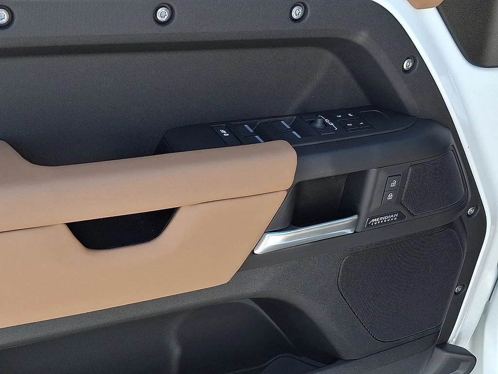 New 2026  Land Rover X-Dynamic SE image 8