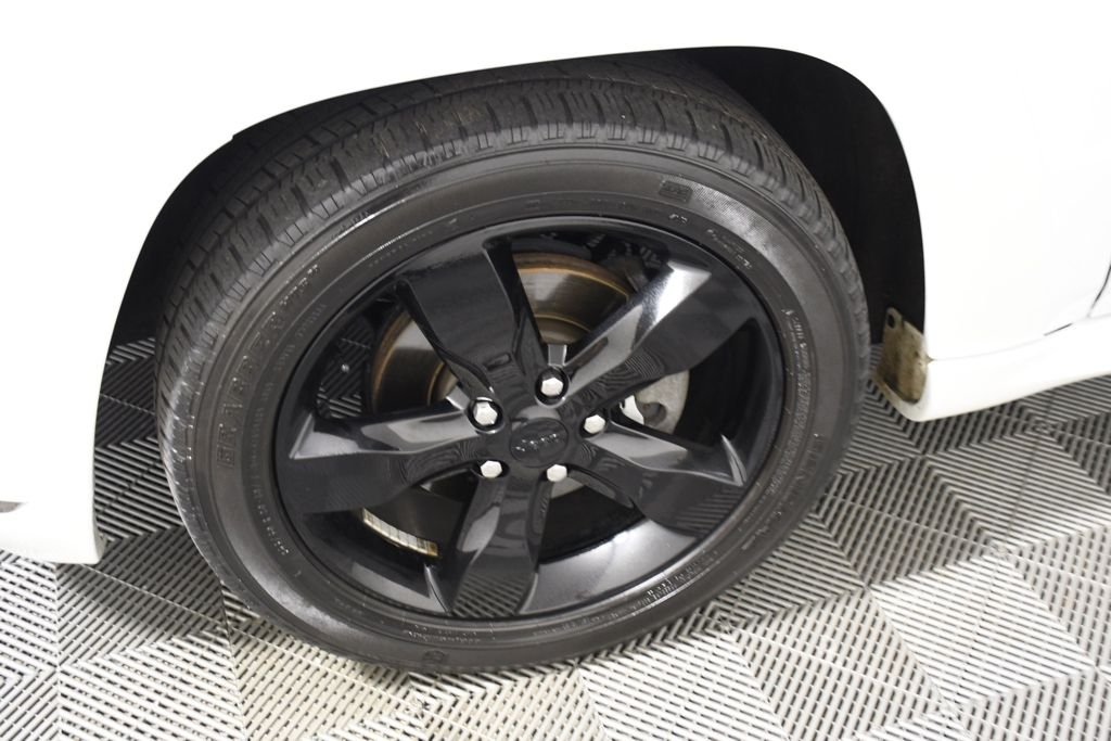 Used 2015 Bright White Clearcoat Jeep Overland image 11