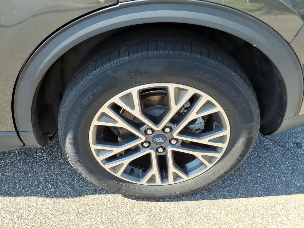 Used 2020 Gray Ford SEL image 9