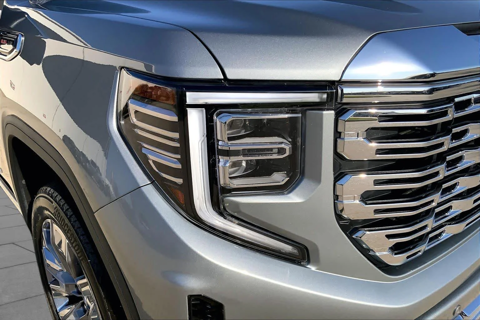 Used 2025 Sterling Metallic GMC Denali image 28