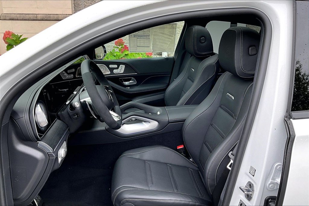 New 2027 MANUFAKTUR Moonlight White Metallic Mercedes-Benz GLE 53e AMG® image 9
