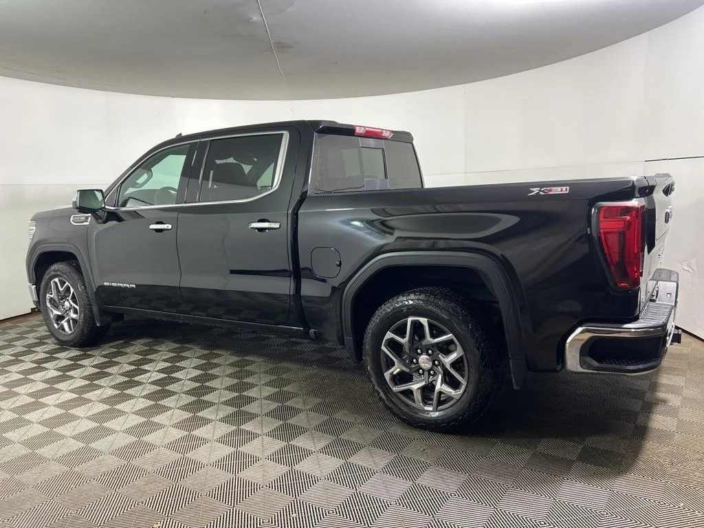 Used 2024 Onyx Black GMC SLT image 12