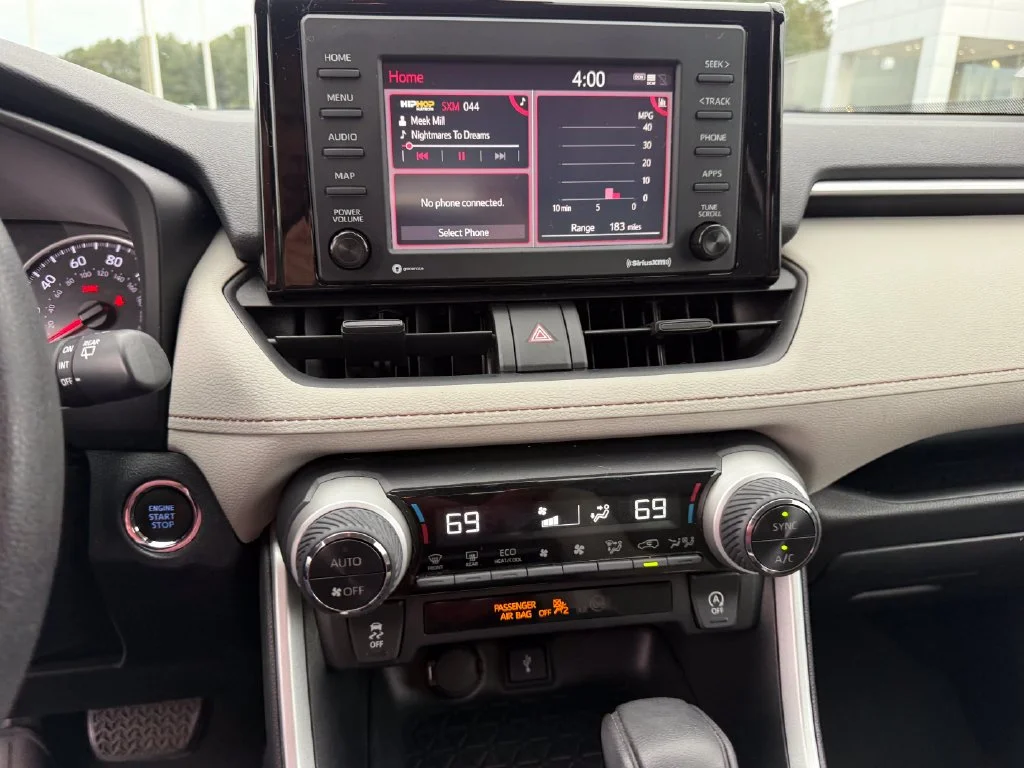 Used 2020 White Toyota XLE image 11