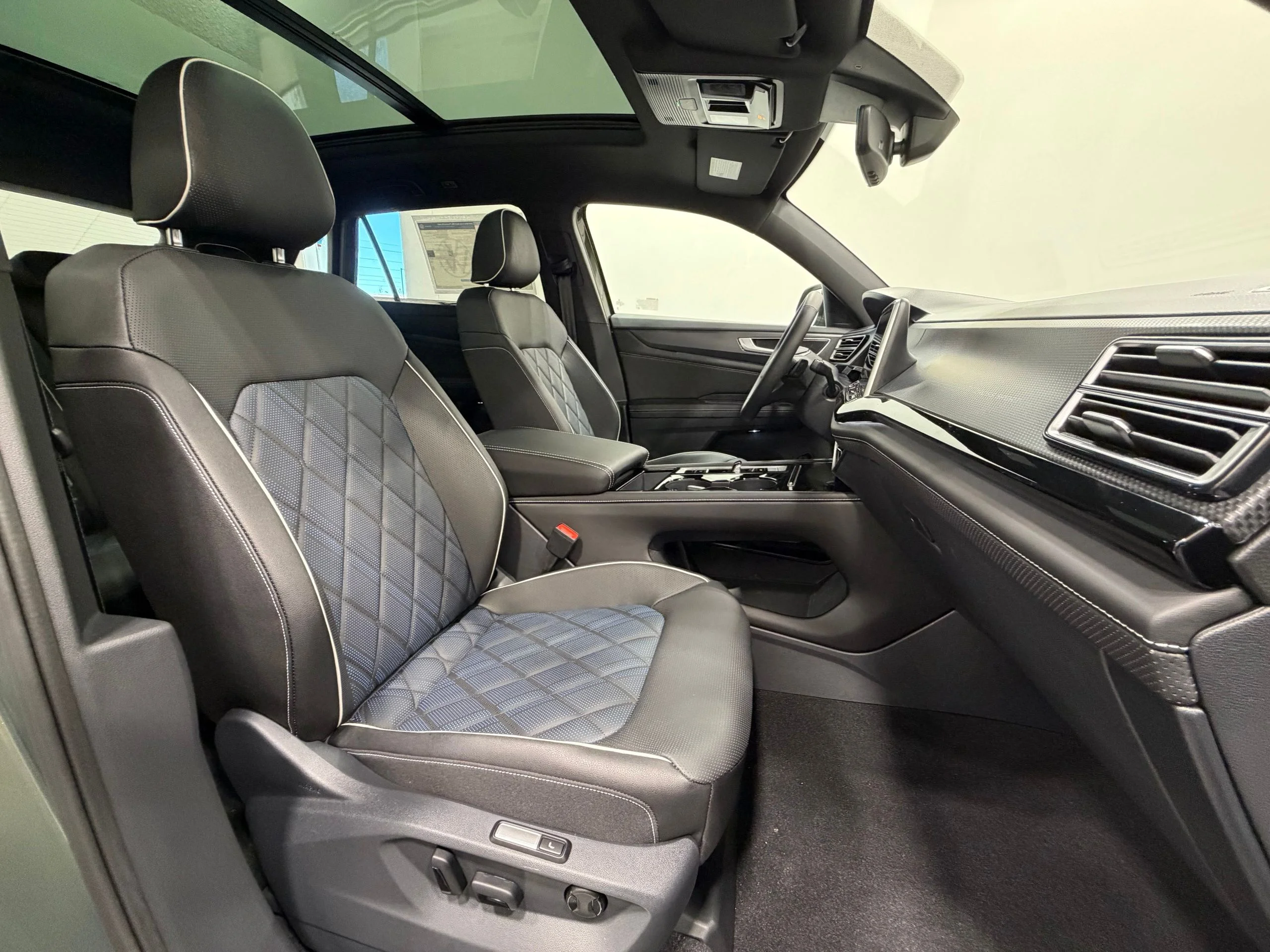 New 2026  Volkswagen 2.0T SEL Premium R-Line image 30
