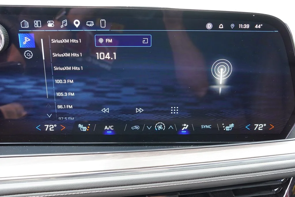 Used 2025 Summit White Chevrolet LT image 30