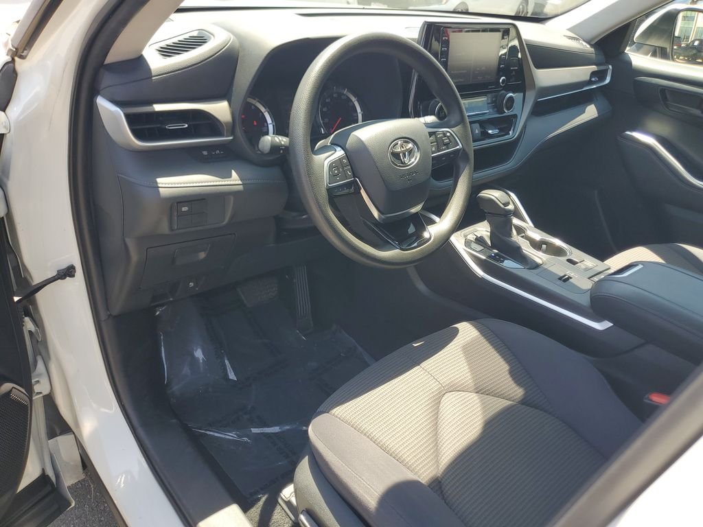Certified Used 2021 White Toyota L image 17
