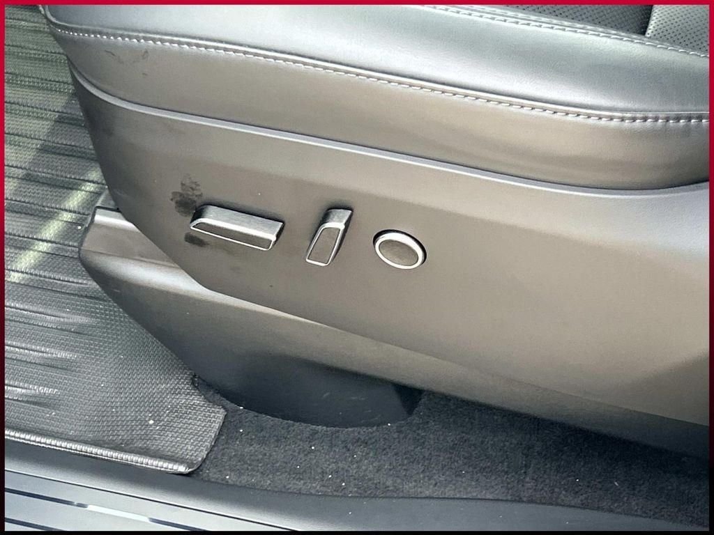 Used 2024  Tesla Base image 19