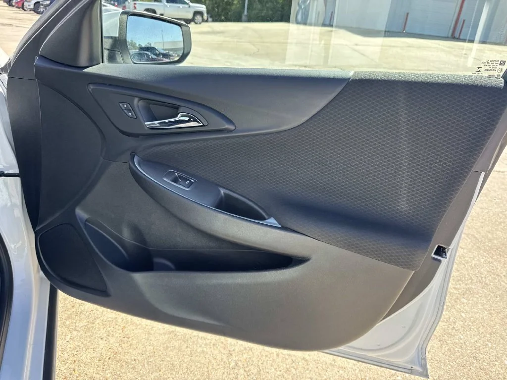 Used 2025 White Chevrolet LT image 35