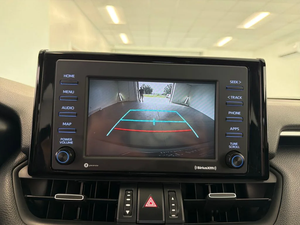 Used 2022  Toyota XLE Premium image 19