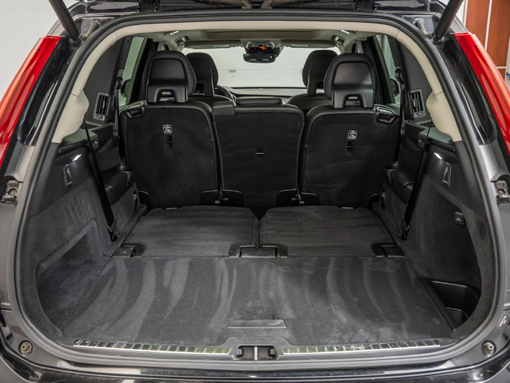 Used 2020 Onyx Black Metallic Volvo T6 Momentum image 22