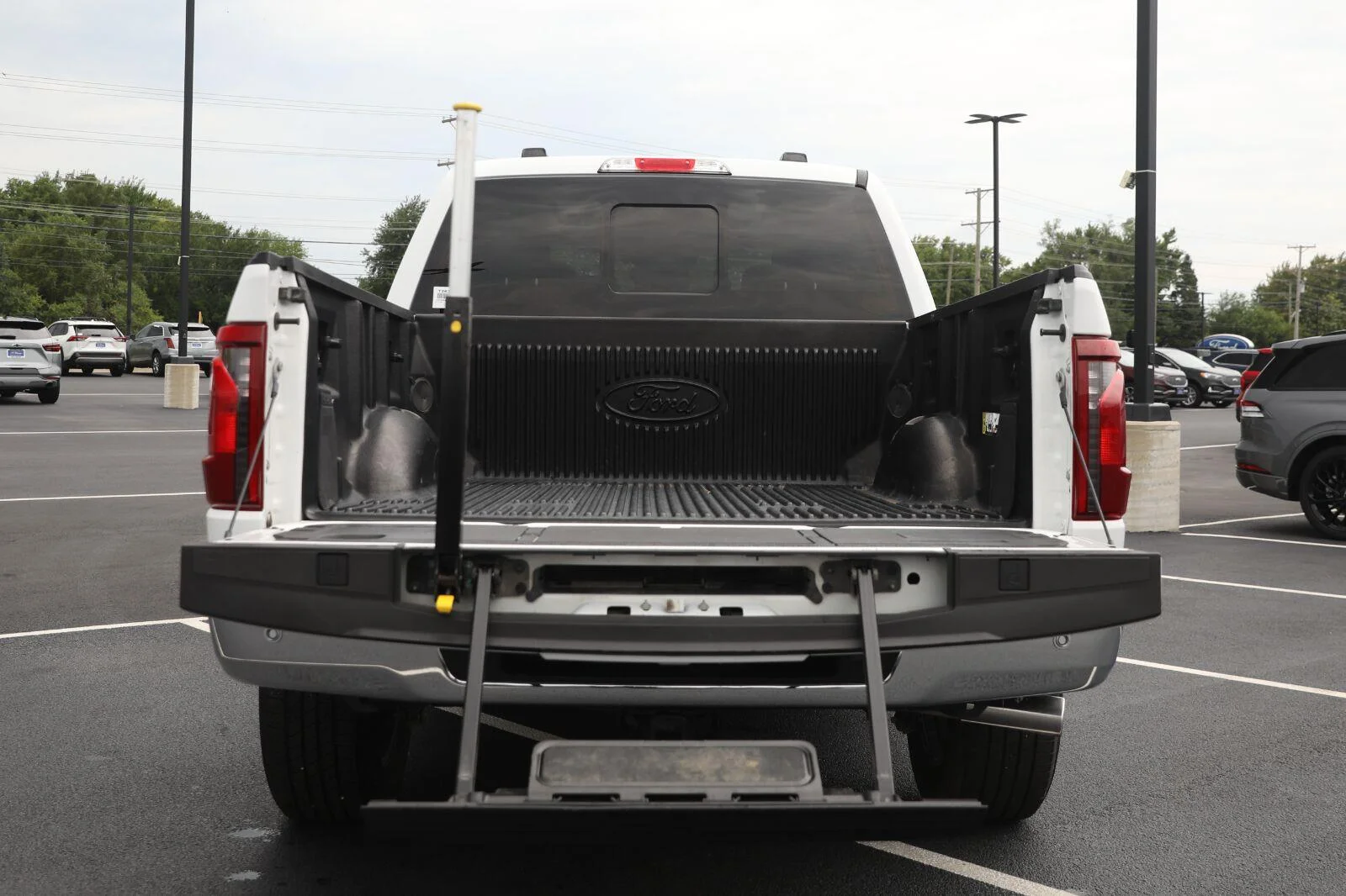 Certified Used 2024 Oxford White Ford XLT image 17