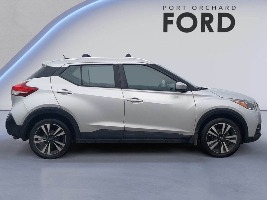 Used 2018 Silver Nissan SV image 8