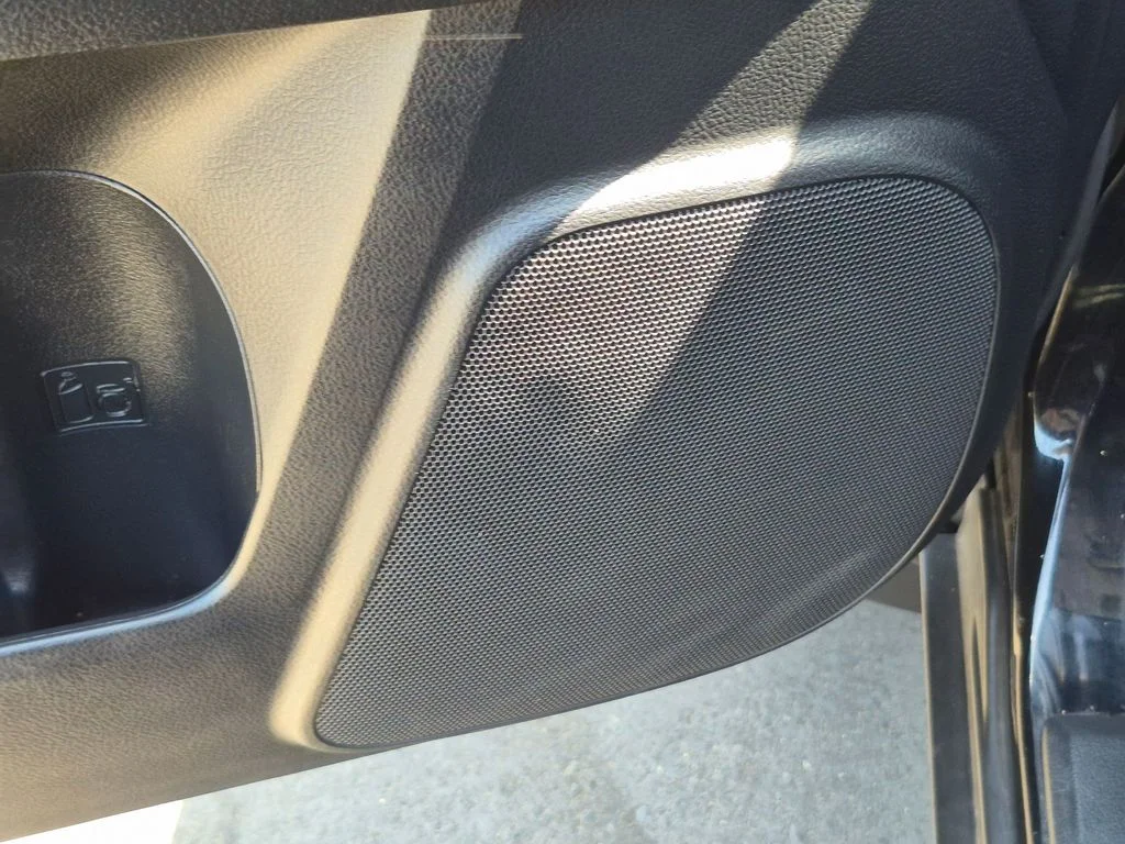 Used 2020 Black Toyota Venture image 12