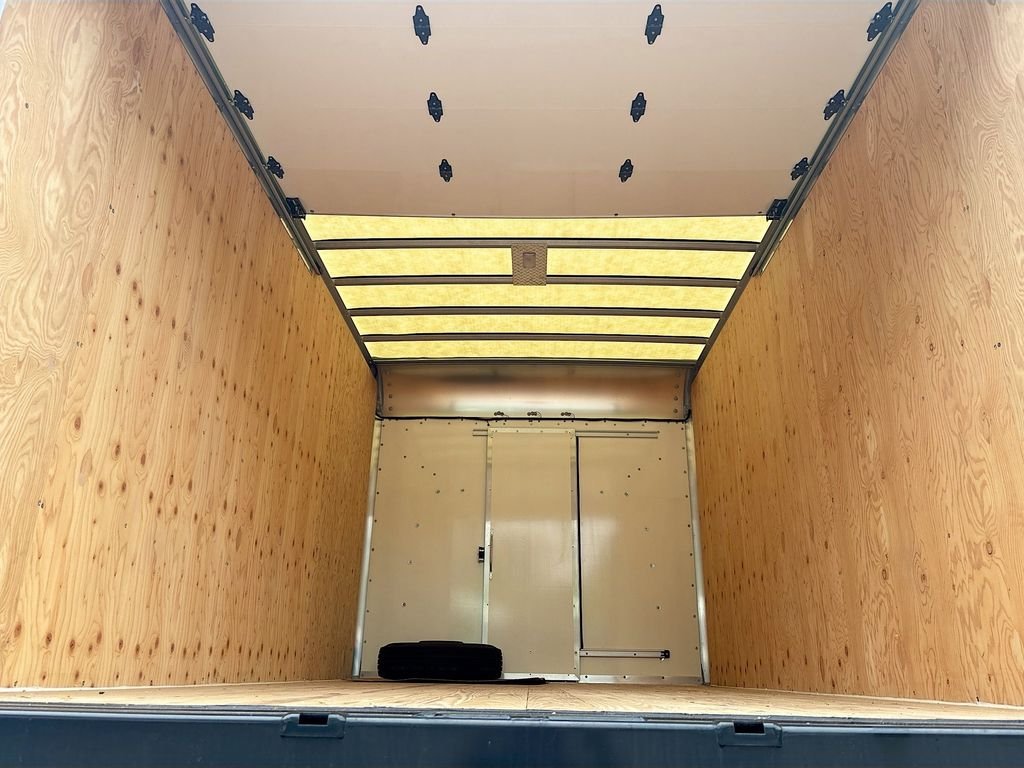 Used 2024  Mercedes-Benz DRY BOX TRUCK image 11