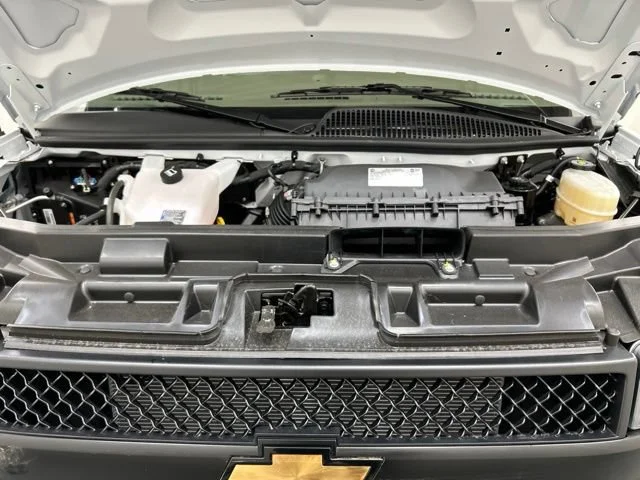 New 2026 Summit White Chevrolet WT image 11
