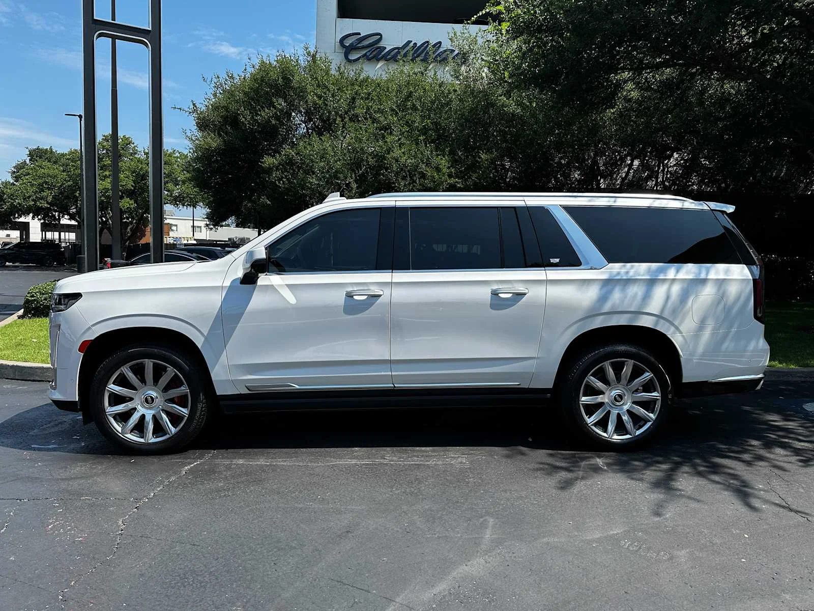 Used 2023 Crystal White Tricoat Cadillac Premium Luxury Platinum image 5