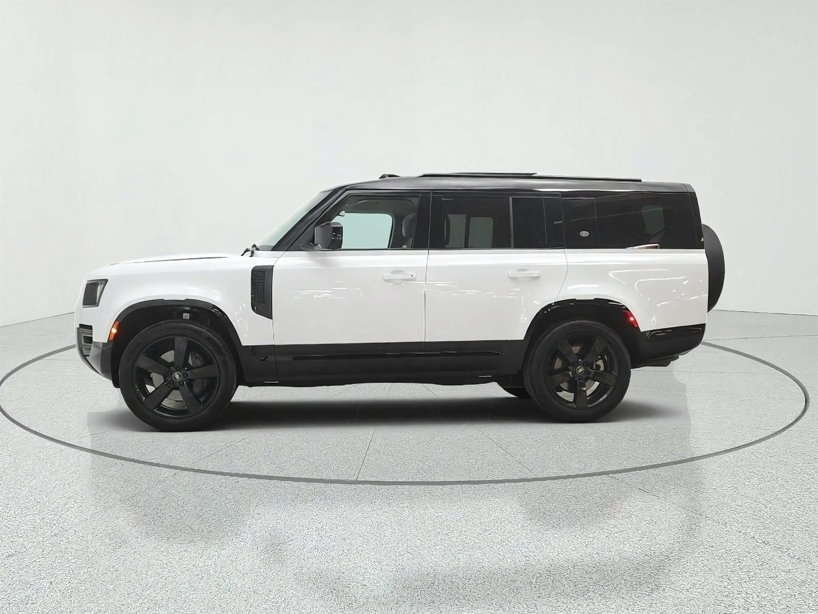 Used 2024 Fuji White Land Rover 130 P400 X-Dynamic SE image 8
